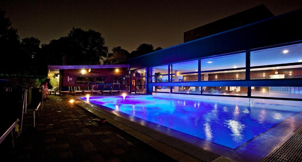 Piscine extérieure chauffée du Hotel Thermen Dilbeek (Spa Naturiste près de Bruxelles)