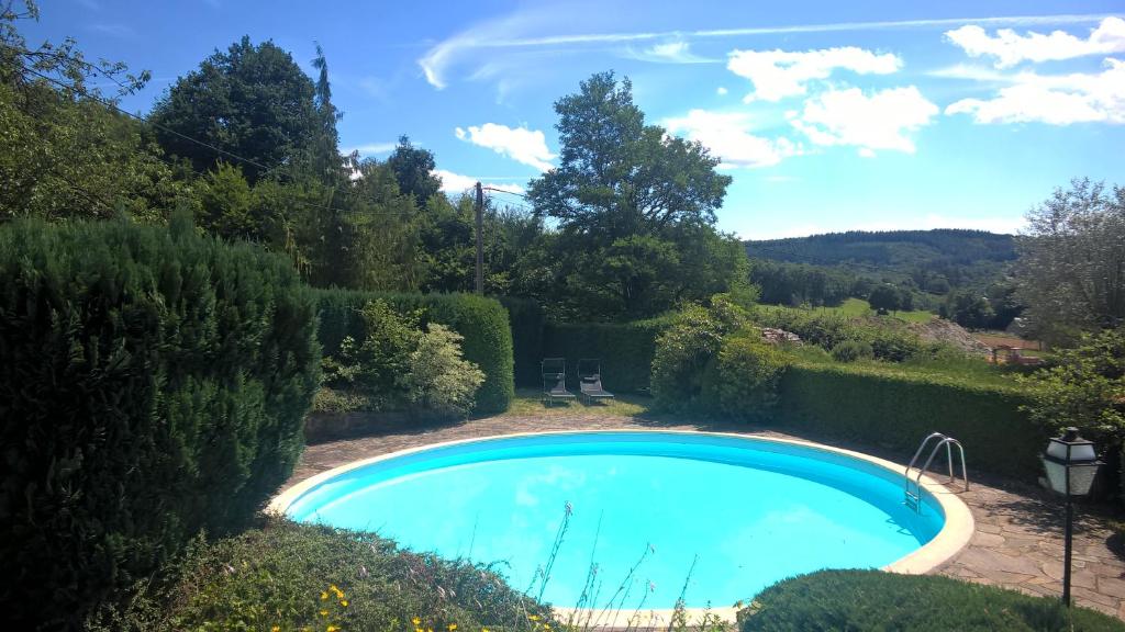 bb-le-nid-doux-piscine-vresse-sur-semois.jpg