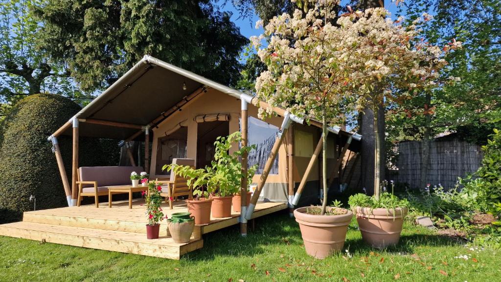Hébergement insolite Happiness avec terrasse et jardin à Bruges, idéal pour un séjour en couple